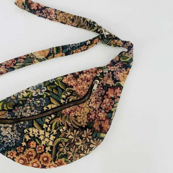 Vintage Handbags - Vintage Tapestry Belt Bag Fanny Pack